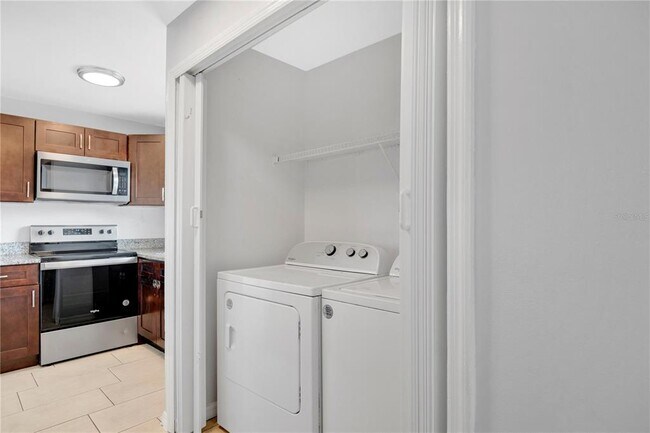 Building Photo - 4100 Pershing Pointe Pl