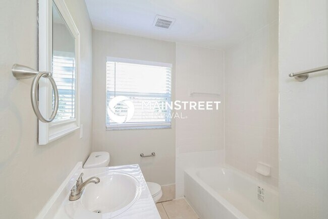 Building Photo - 3 Bedroom Pet-Friendly Home in ORLANDO, FL with Main Street Renewal