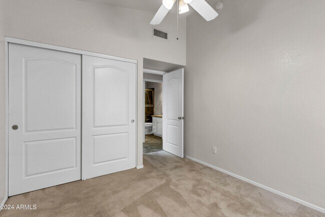 Building Photo - 1113 E Betsy Ln