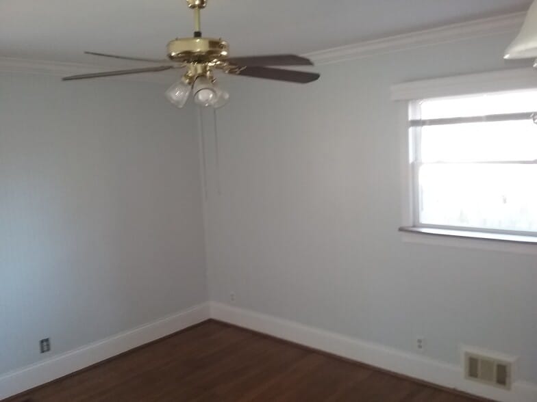 Master bedroom - 701 Rosalyn Dr