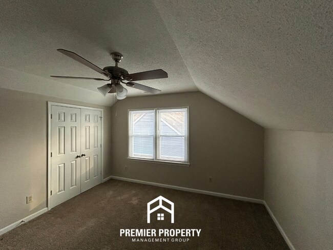 Building Photo - Spacious 3 Bedroom Home for Rent in Memphis | Vaulted Ceilings, Fireplace & Fenced Yard