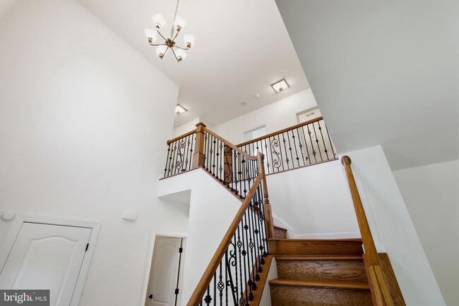 Building Photo - 301 Kingdom Dr