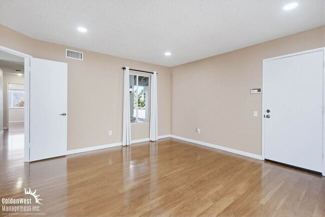 Building Photo - Beautiful 3Bdm 2Ba Home with Scenic Views in Rancho Peñasquitos!