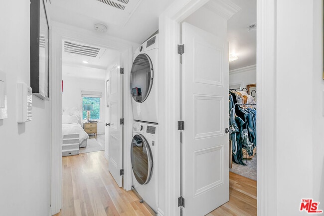 Building Photo - 1009 Carol Dr