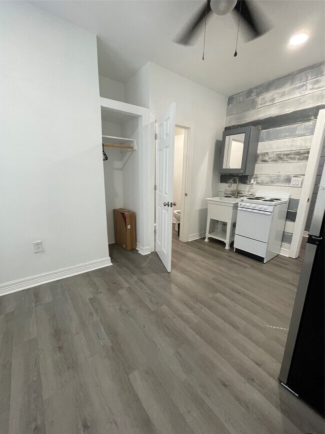 Building Photo - 2302 Avenue H