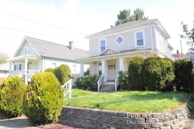 Building Photo - 5616 Brooklyn Ave NE