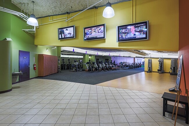 Building Photo - 675 S President St