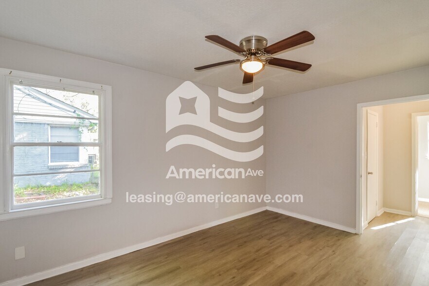 Building Photo - 2145 Meadowlane Dr