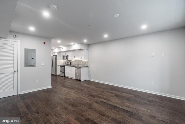 Building Photo - 752 S 8th St