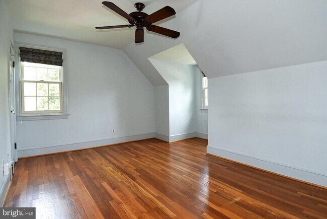 Building Photo - 510 N Nelson St