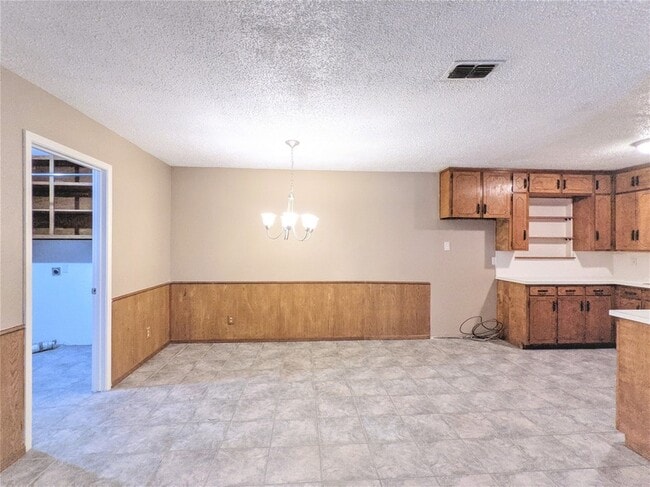 Building Photo - 134 Bellaire Dr