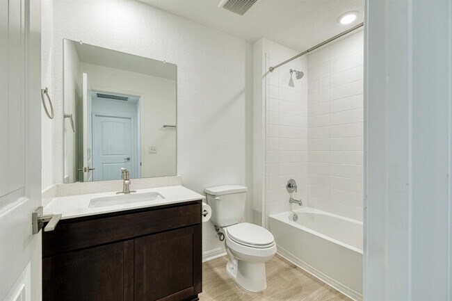 Building Photo - 409 Brody Ln