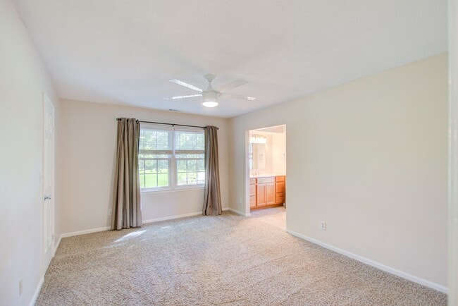 Building Photo - 2 Bed, 2 Bath Centrally Located Condo in G...