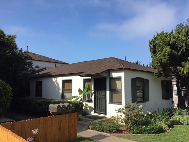 Building Photo - 1043 Diamond St