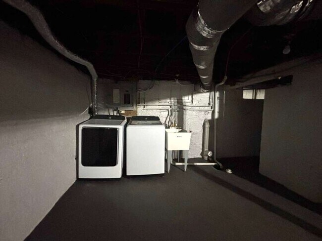 Building Photo - 6407 Dibble Ave