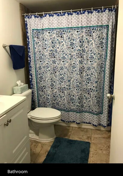 Building Photo - 6 W Greenock Dr