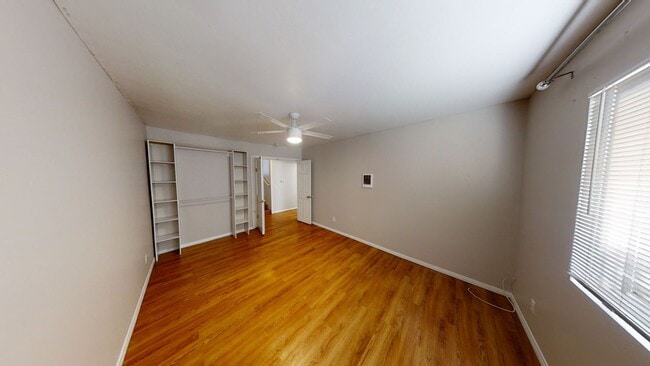 Building Photo - 5BR/2BA with Private Yard!