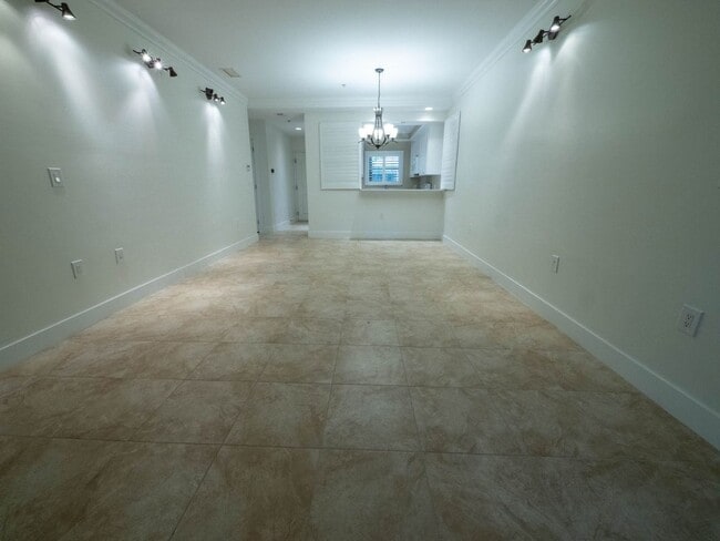 Building Photo - 2110 W 1st