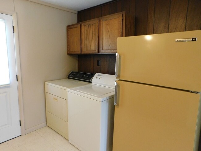 Building Photo - Cute 2 bedroom 1 bath duplex in El Dorado,...