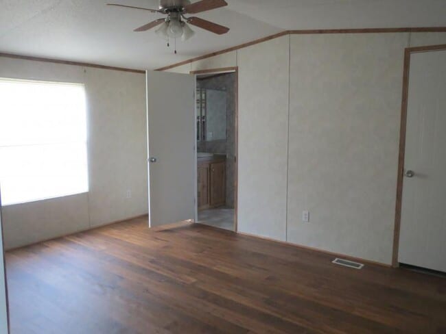 Building Photo - 218 DOGWOOD LANE