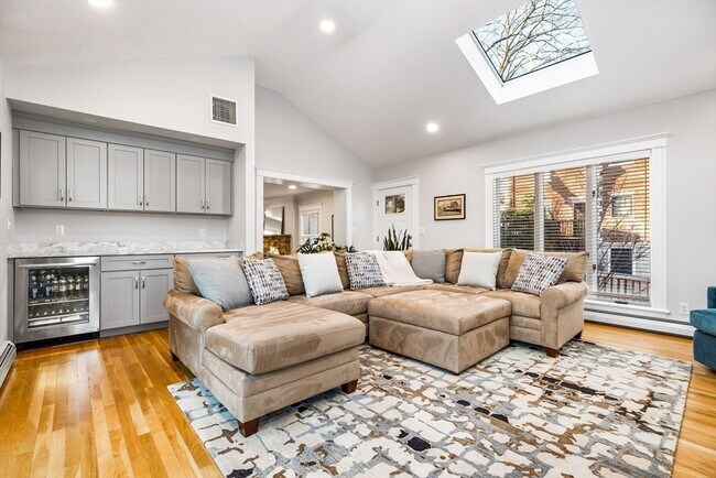 Building Photo - 37 Commonwealth Park