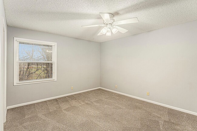 Building Photo - 4 Bed 5 Bath home creek view in back