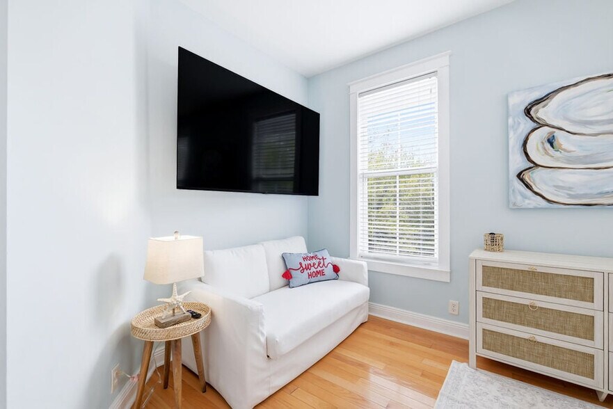 Building Photo - 34 N Ryan St