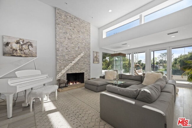 Building Photo - 641 Walther Way