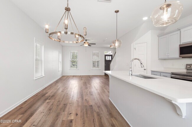 Building Photo - 413 Raven Ln