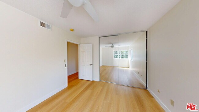 Building Photo - 7814 Woodhall Ave