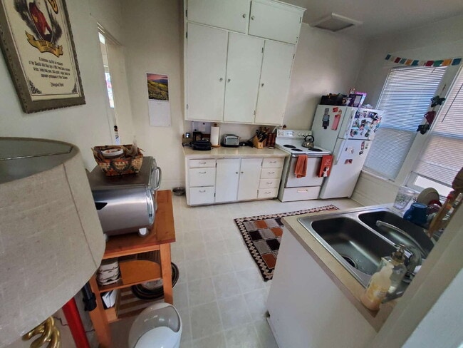 Building Photo - Charming 2-Bed Home in Bellingham's Columb...