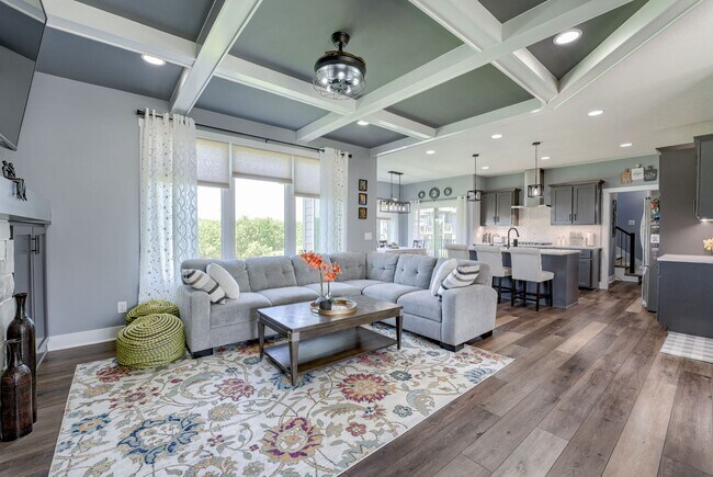 Building Photo - Spacious & Stylish 6-Bedroom Home in North...