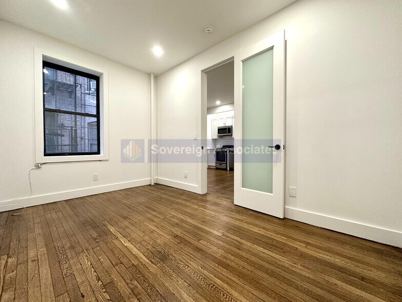 Building Photo - 45 Tiemann Pl