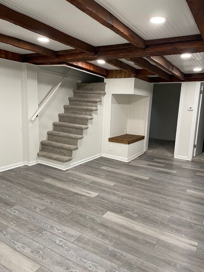 Building Photo - 3 Bedroom, 1 Bath Farmhouse Jamesville-DeWitt School