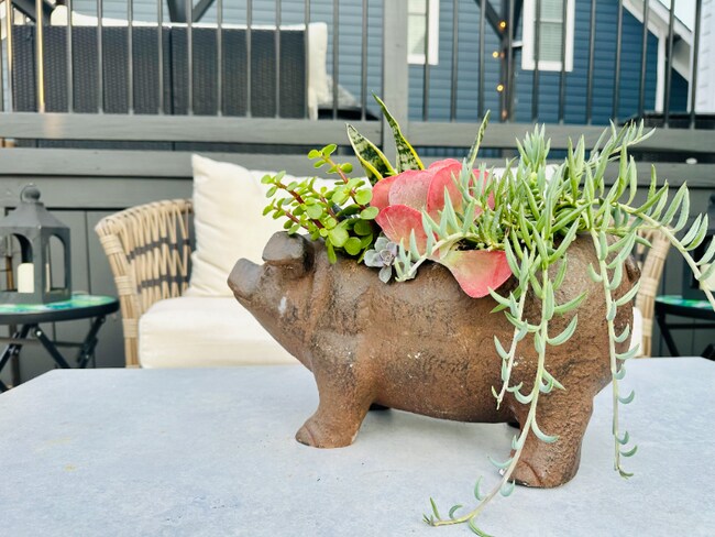 Building Photo - 323 Atherton St