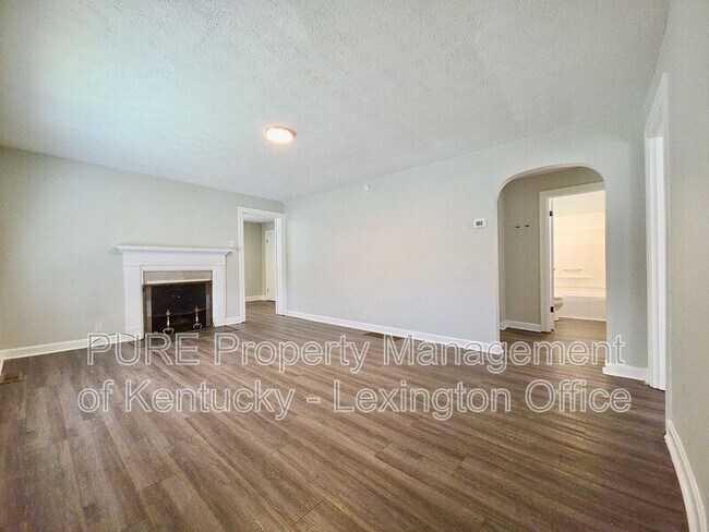 Building Photo - 113 Cummins Dr