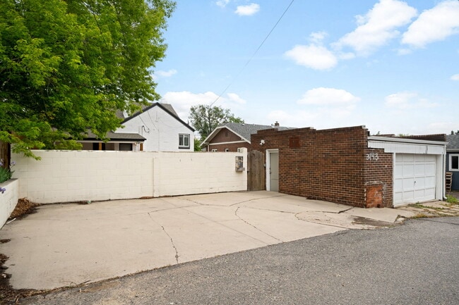 Building Photo - 3143 Sheridan Boulevard