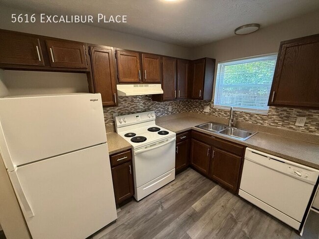 Building Photo - 5616 Excalibur Pl