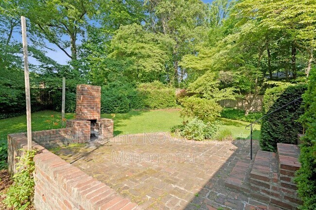 Building Photo - 3160 Ravenwood Dr