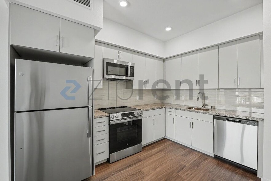 Building Photo - Unit 415