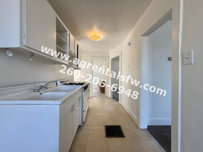 Building Photo - 412 Nussbaum Ave