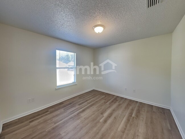 Building Photo - 2739 Ravine Hill Dr