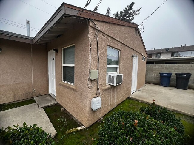 Building Photo - 423 N Gem St