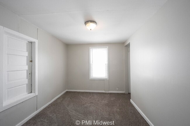 Building Photo - Charming 3-Bedroom Duplex with 2 Full Baths in Indianapolis - A Must See!