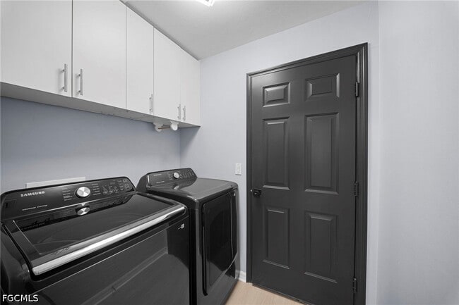 Building Photo - 15624 Sunny Crest Ln