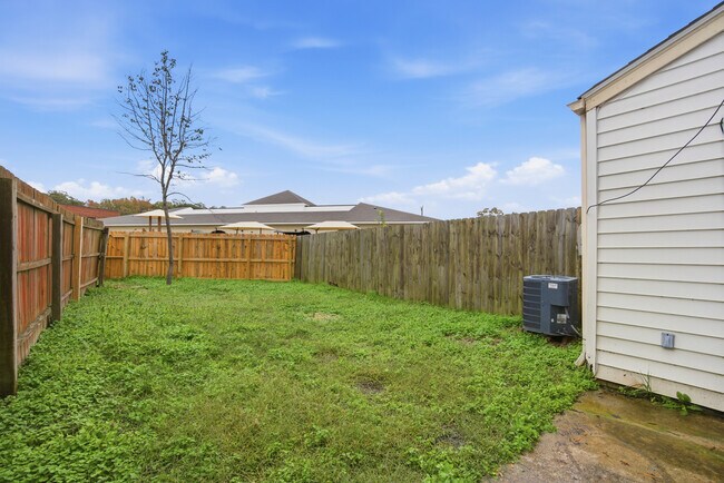 Building Photo - 639 Mill Landing Rd