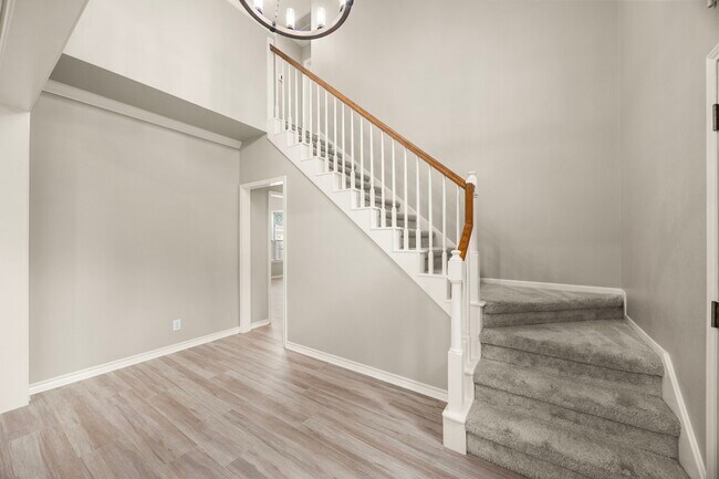 Building Photo - 22 Windfern Pl