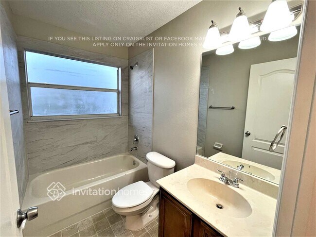 Building Photo - 9464 Leatherwood Ave