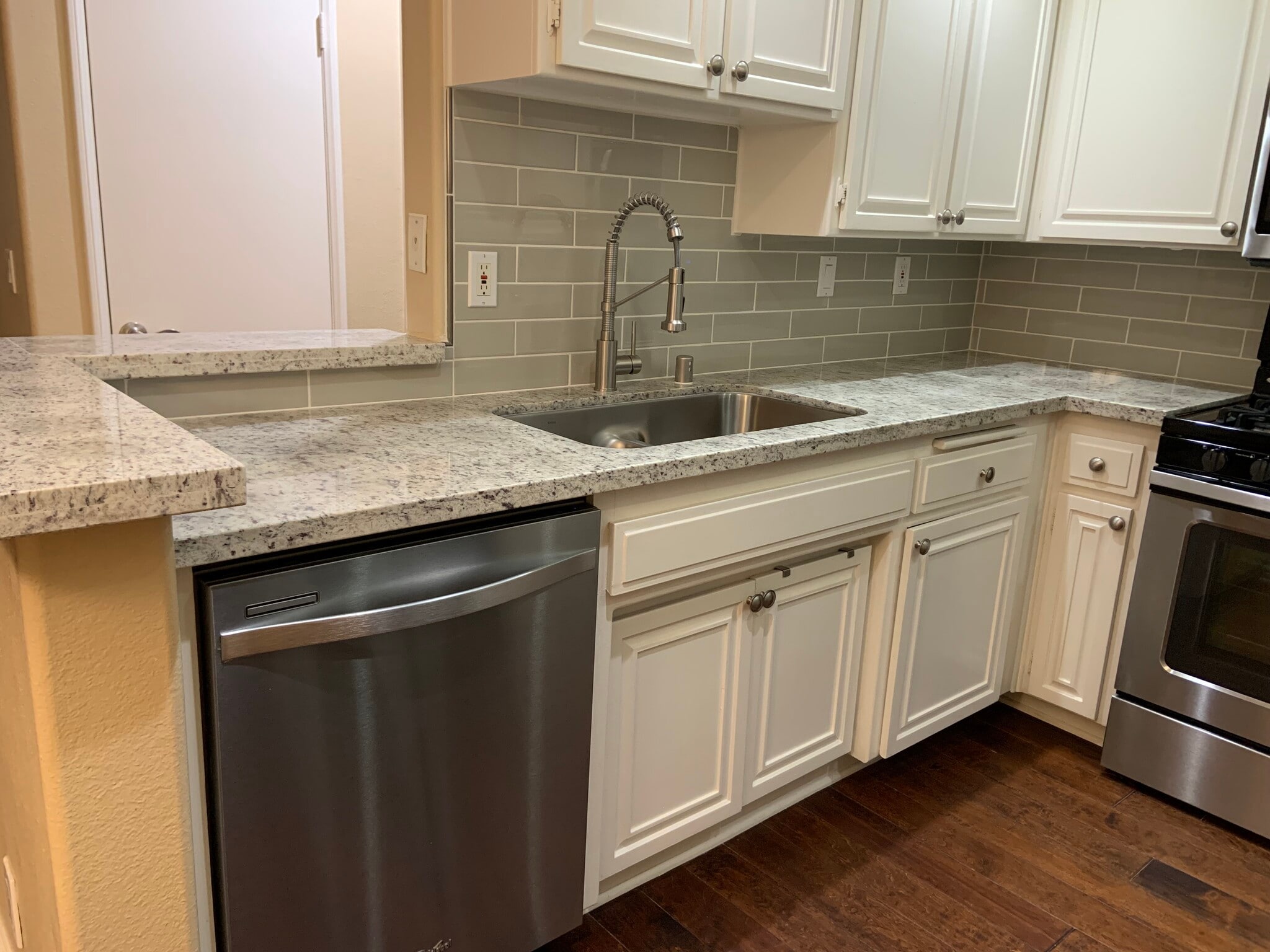 Kitchen with new granite and backsplash - 14415 Benefit St