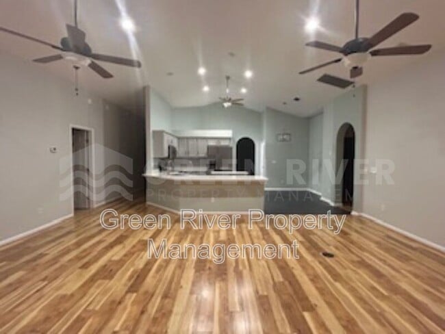 Building Photo - 1559 Lakeway Dr